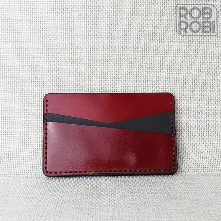 card-holder-skorzany-czerwony-czarny-minimalistyczny.jpg