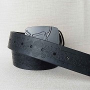 Ekstremalnie gruby czarny pasek do jeansów – przekrój pancernej skóry 4 mm i solidna klamra metalowa.