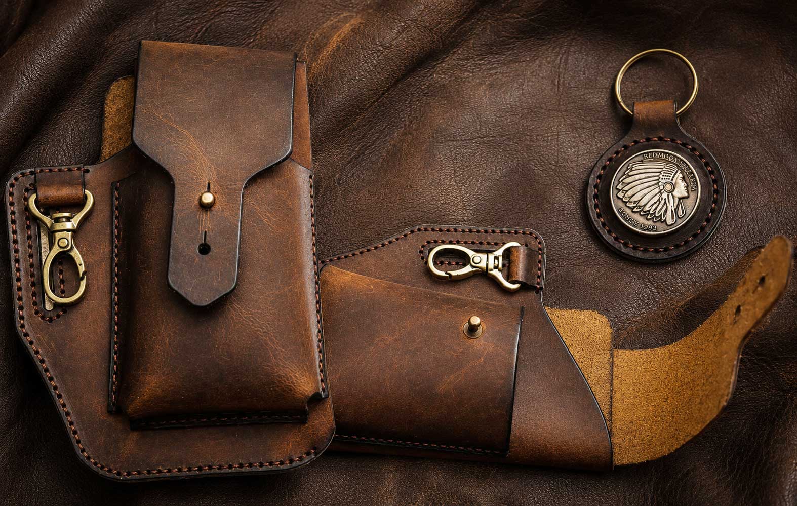 Ręcznie wykonane wyroby ze skóry Crazy Horse – etui, brelok i skórzane akcesoria Rob Robi